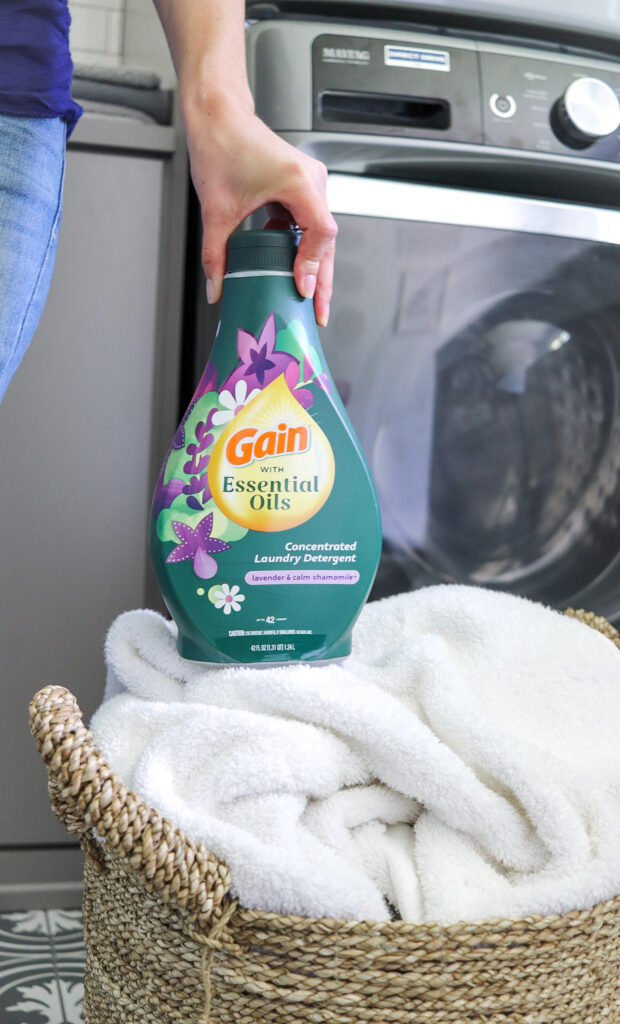 Gain Essential Oils Eucalyptus, 42 Loads Liquid Laundry Detergent